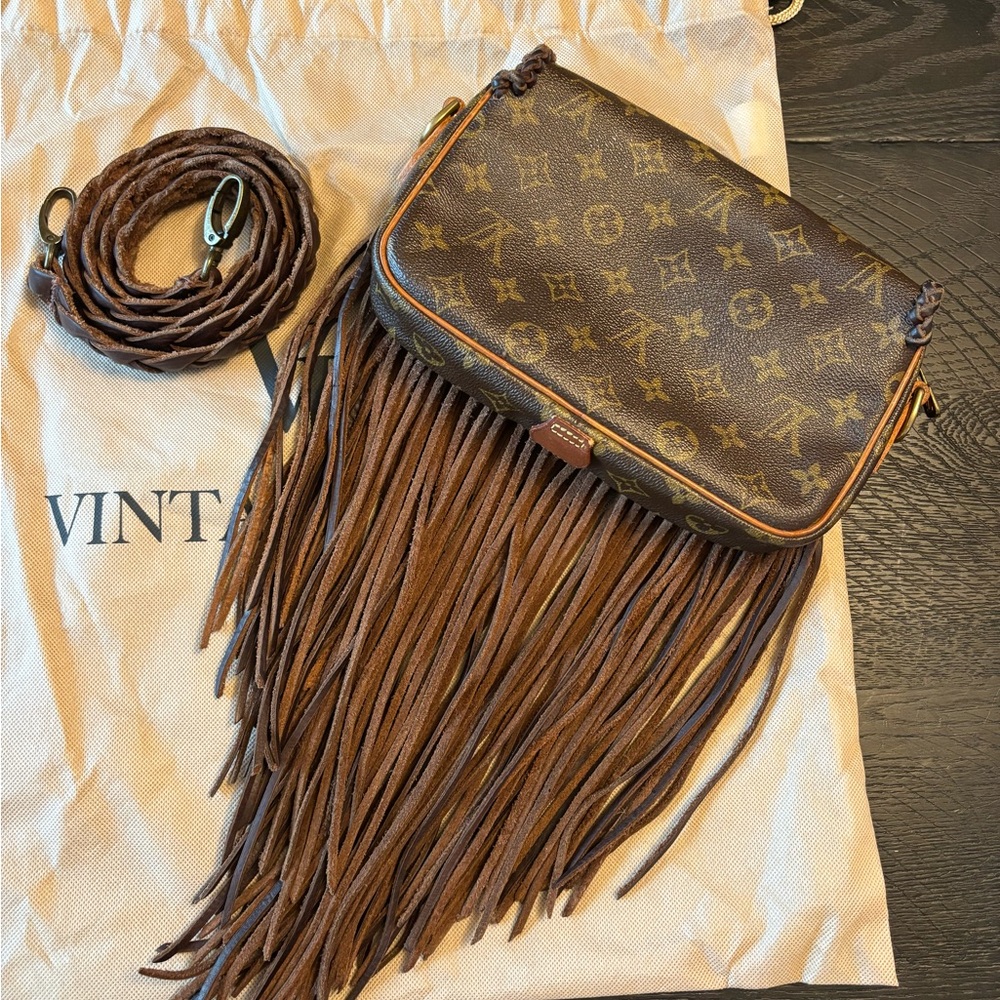 Vintage Boho Bag Louis Vuitton Saint Germain 28 Brown Fringe Crossbody Bag - Picture 6 of 6